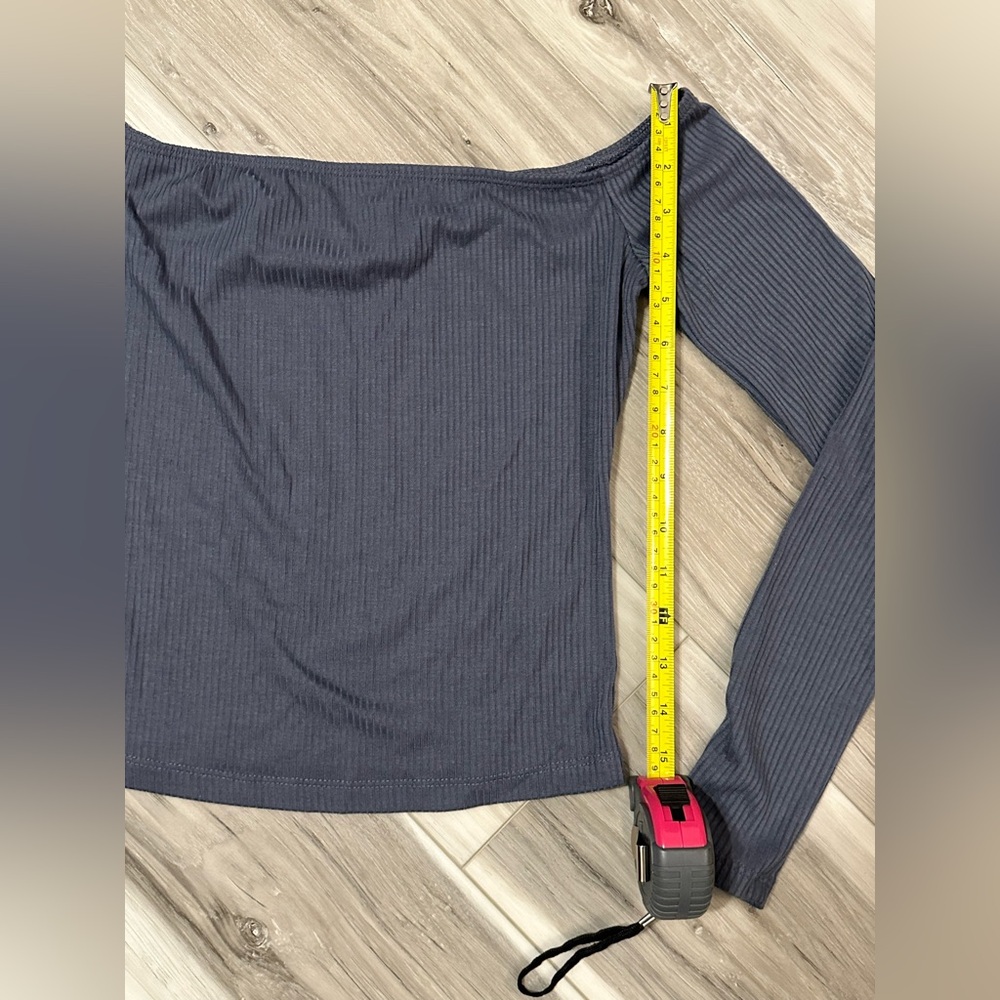 Mossimo Top - Picture 3 of 6